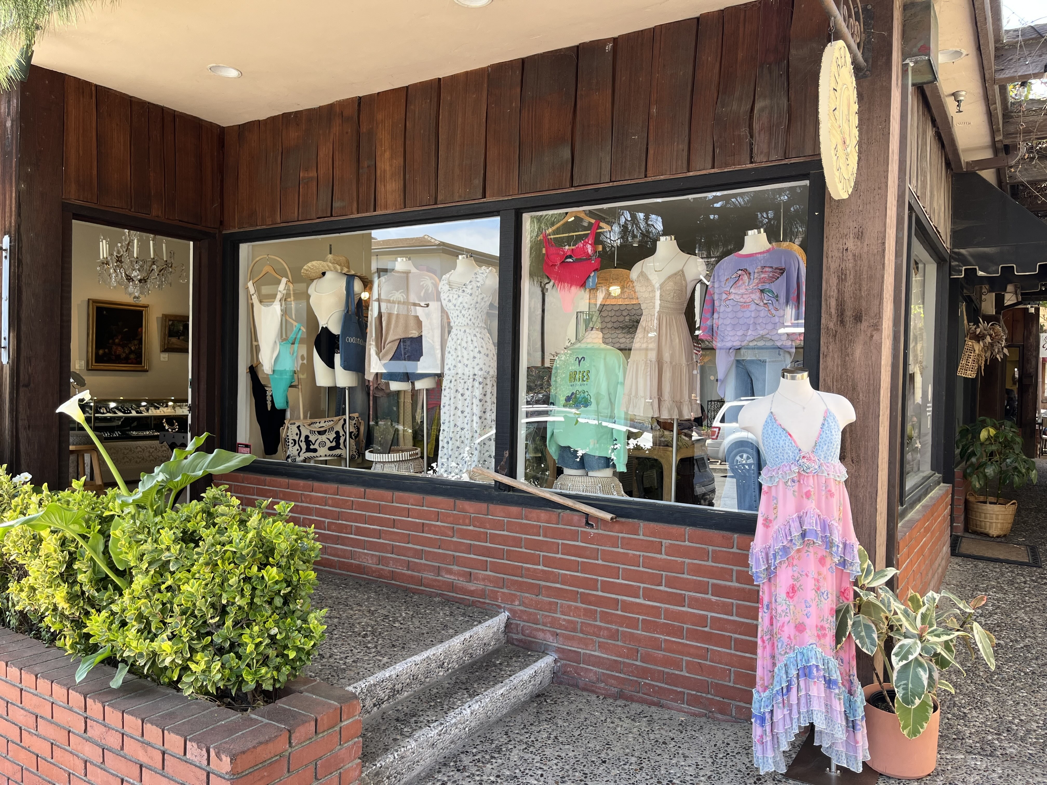 Profitable Women’s Boutique – Turnkey & Growing